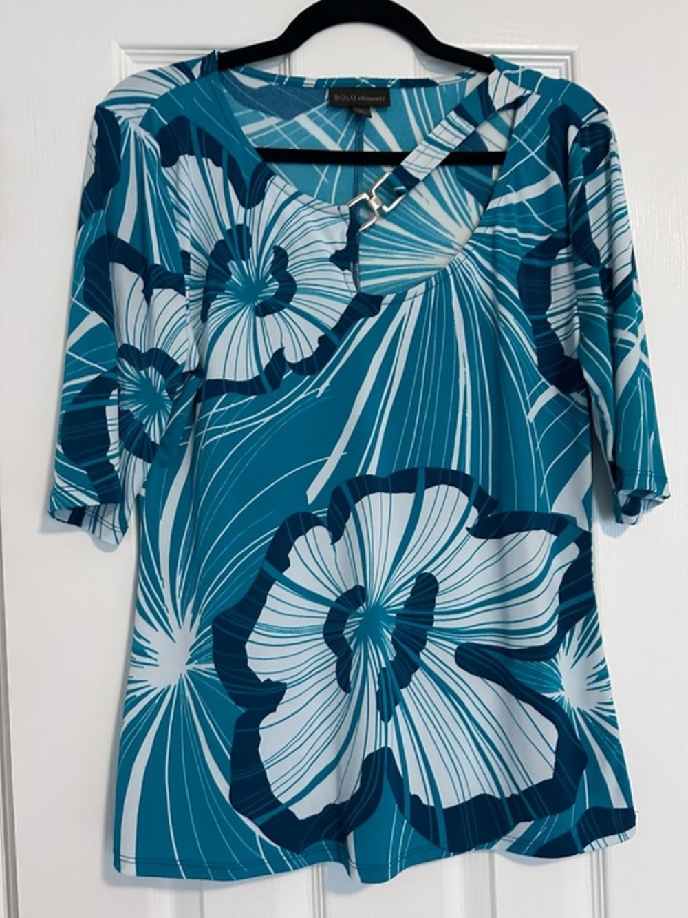 BOLD elements Teal and White Floral Buckle-Accent Tunic